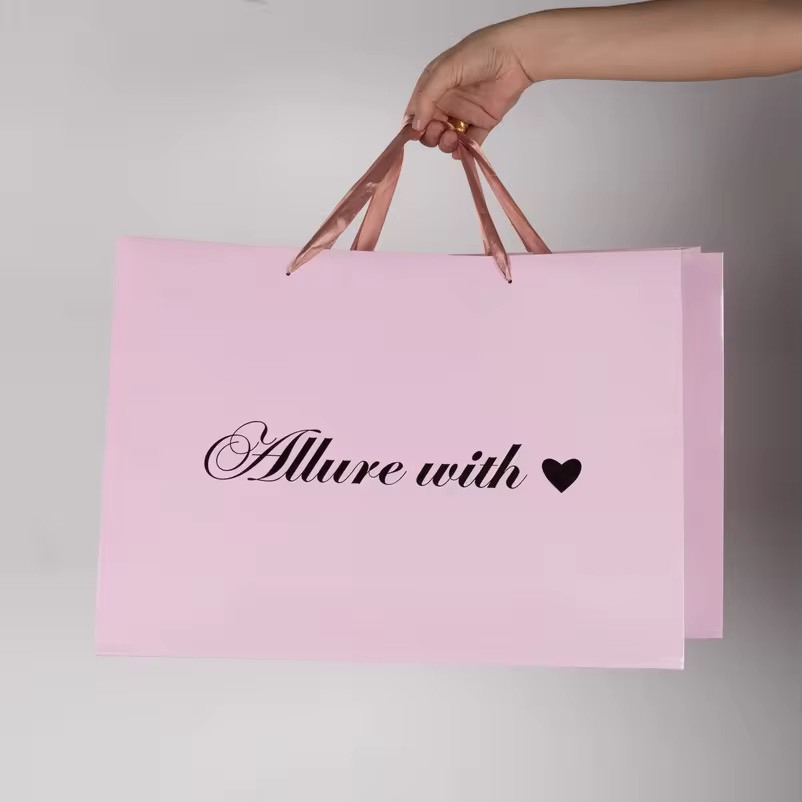 in túi giấy shop thời trang