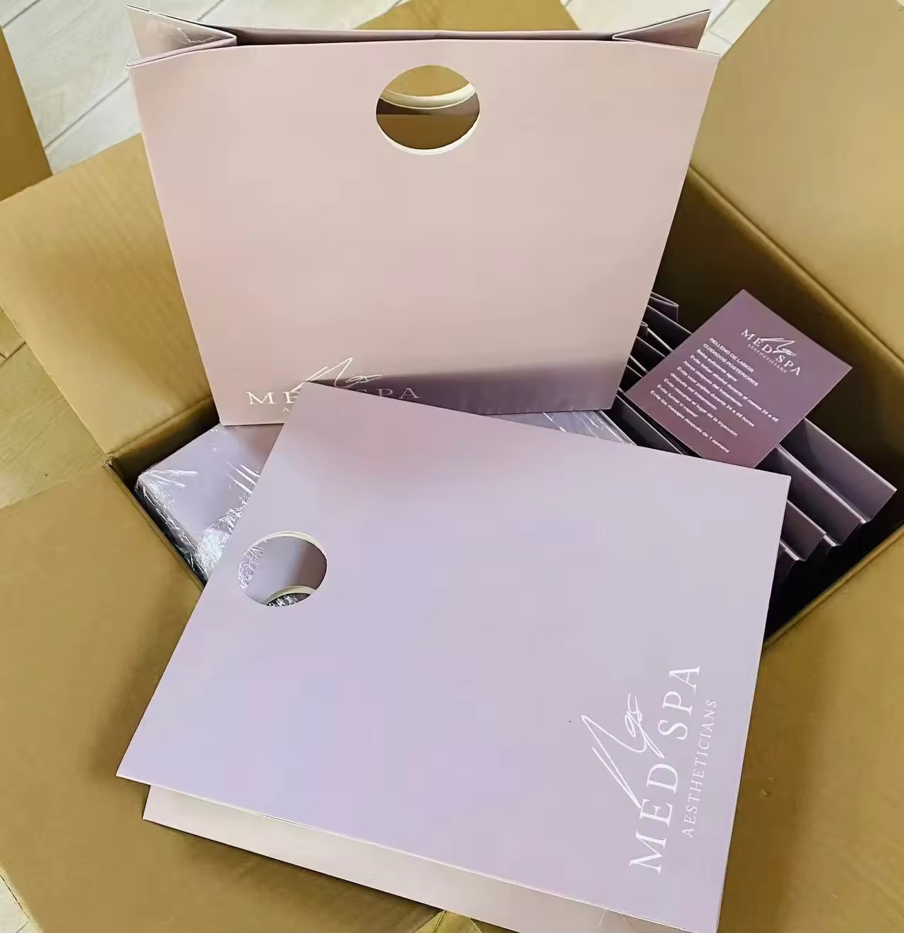 in túi giấy ép nhũ